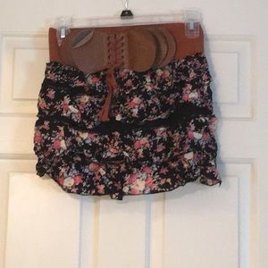 Floral mini skirt with elastic waist band